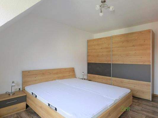 großer Kleiderschrank