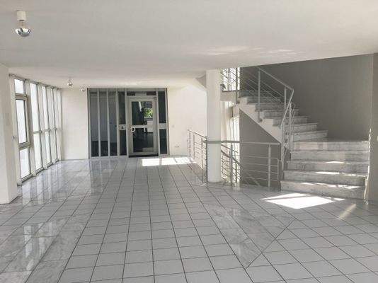 Wir lieben lichtdurchflutete Foyers/Treppenhäuser.