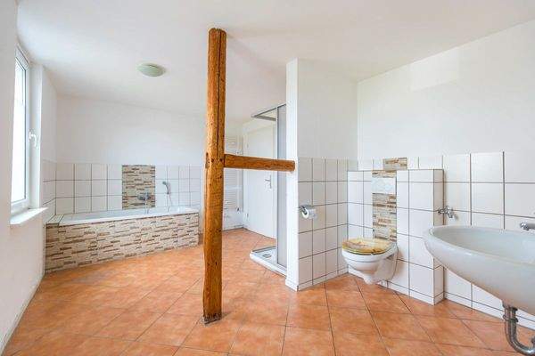 Erdgeschoss - Badezimmer