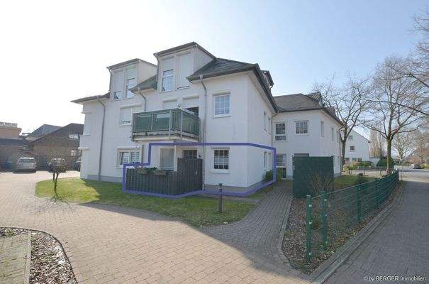 Außenansicht mit Terrasse