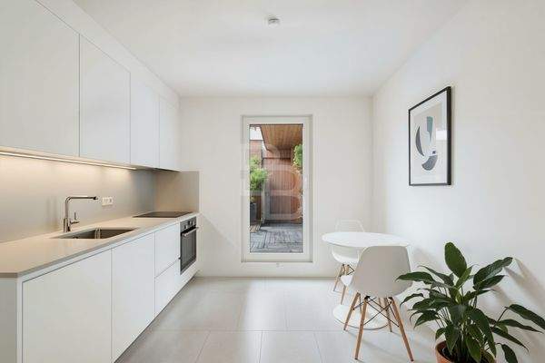 ...mit Terrassenzugang  - (KI generiert)