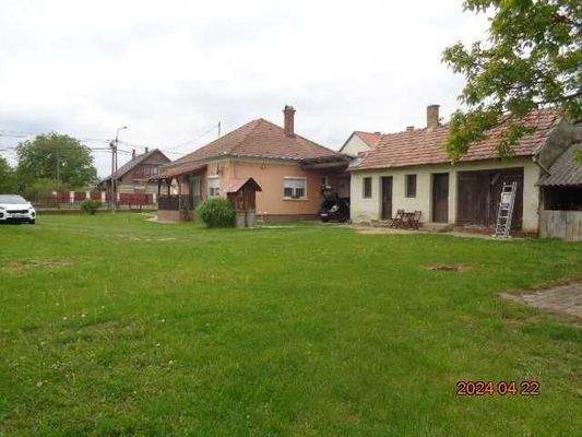 Haupthaus mit alten Nebenhaus