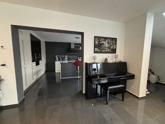 Esszimmer und Küche