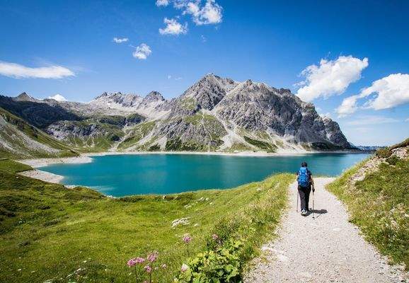 Wandern in der Bergwelt von Vorarlberg