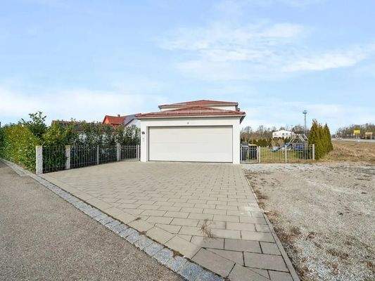 Garage Frontansicht.jpg