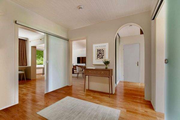 Großer Flurbereich mit Spiegeleinbauschrank_final.