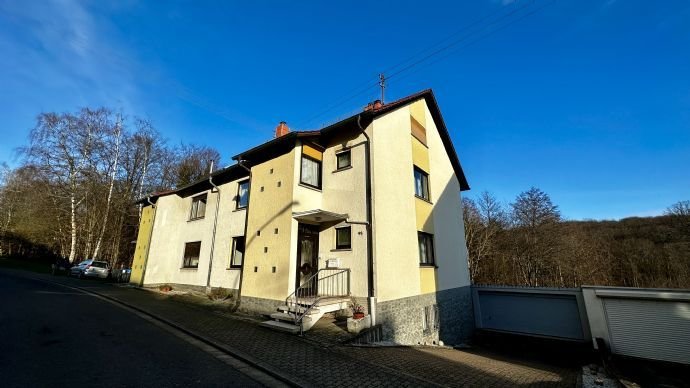 Blick in den Wald! Gepflegtes 2-3 FH mit großem Grundstück in direkter Waldrandlage!