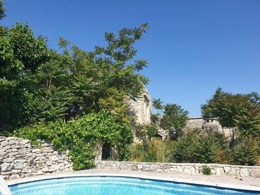 Schönes Steinhaus zum Verkauf mit Meerblick in Aspro