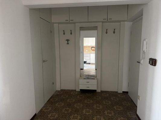 Eingangsbereich mit viel Platz und Abstellraum