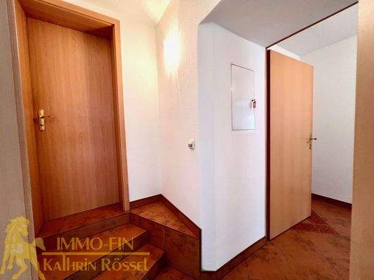 Flur- Blick auf die Badtür