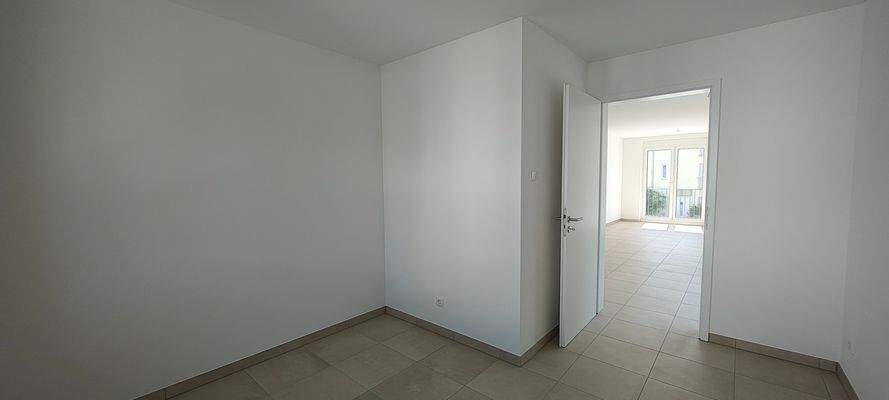 Blick Küche zu Wohnzimmer