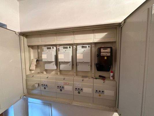 Stromzähler im Hausflur