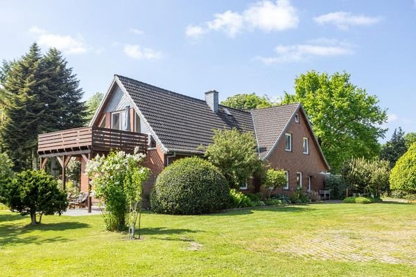 Die Außenansicht der linken Obergeschosswohnung