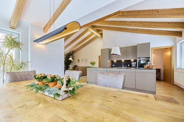 Küche mit angrenzender Speis