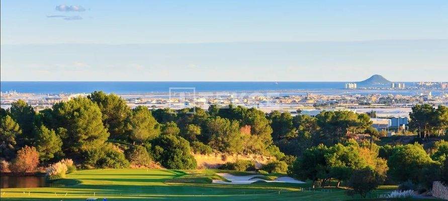 Standalone Villa with a Swimming Pool in Pinar de Campoverde