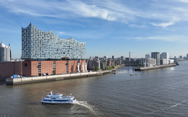 Elbphilharmonie und Strandkaispitze