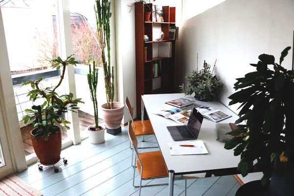 Gallery Room with desk