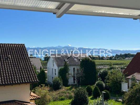 Malerische Berg- und Seesicht