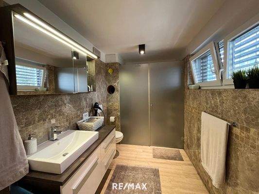 Badezimmer im Dachgeschoss