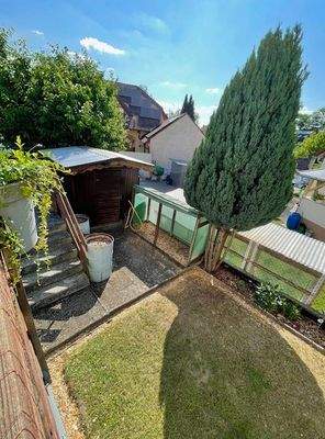 Blick vom 1. OG auf Gartenhütte