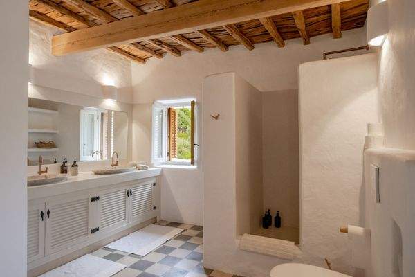 Villa mit 8 Badezimmern