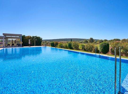 A2-Marina Golf-villa45-pool-May2025.jpg