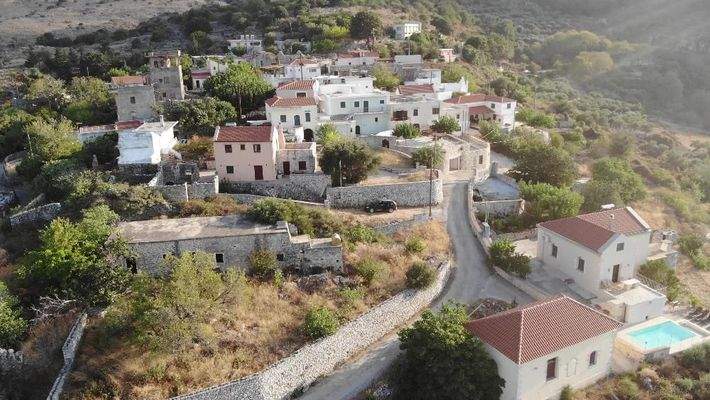 Kreta, Patima: Zweistöckiges Haus mit Berg- und Meerblick sowie zusätzlicher Ausbaumöglichkeit zu verkaufen