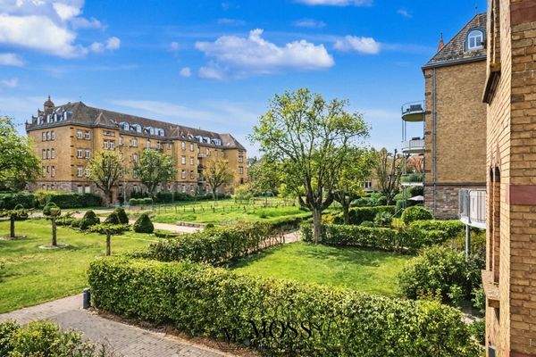 Ausblick Balkon - KI bearbeitet (sommerlicher) 