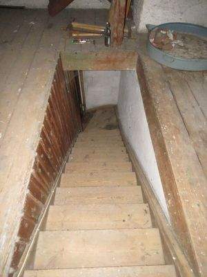 Treppenaufgang in den Speicher 