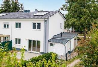 Doppelhaushälfte mit Garten