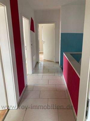 Flur mit Galerie im OG