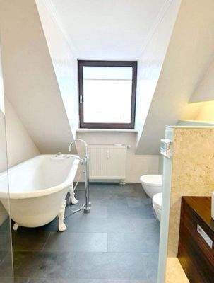 Master-Badezimmer m.freistehender Wanne, Dusche 1 