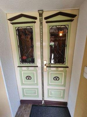 Historische Tür der Bäckerei