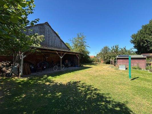 Garten mit Fahrradcarport