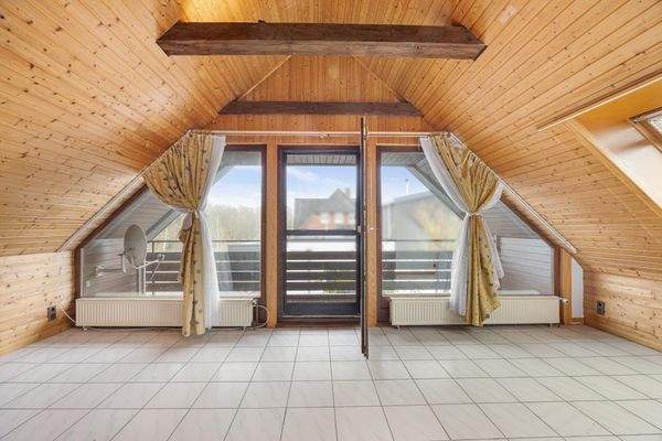 und eigenem Ausgang auf die Ost-Loggia