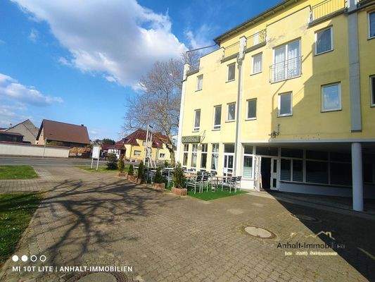 Hausansicht mit Restaurant