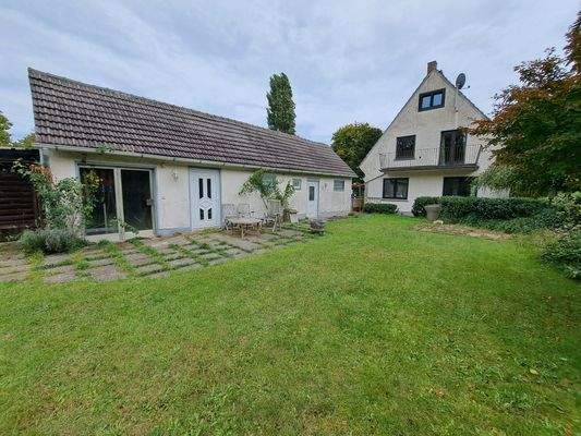 Nebengebäude und Rückansicht.jpg