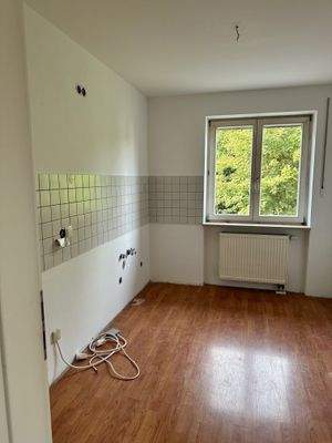 Küche mit Aussicht ins Grüne