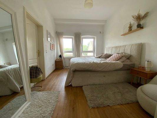 Schlafzimmer (2. OG / DG - links)