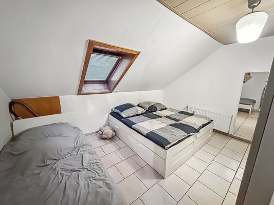 Schlafzimmer DG