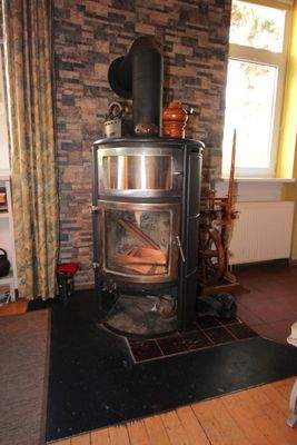 Hinterhaus: Kaminofen EG