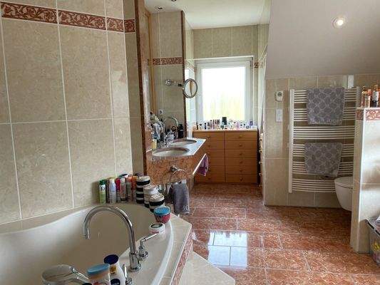 Hochwertiges Zweifamilienhaus