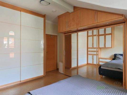 verspiegelte Einbauschränke