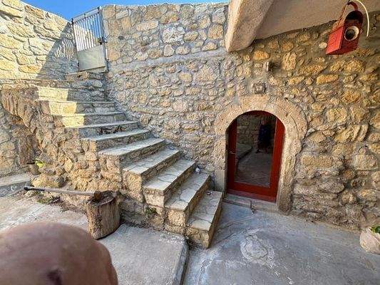 Ostkreta, Pappagiannades: Traditionelles Steinhaus mit großem Garten voller Olivenbäume zu verkaufen