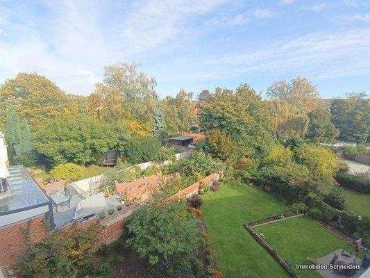 Blick vom Schlafzimmer in den Garten