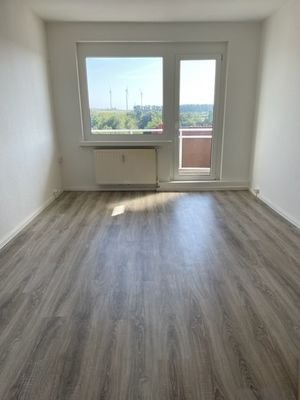 Wohnzimmer mit Balkon