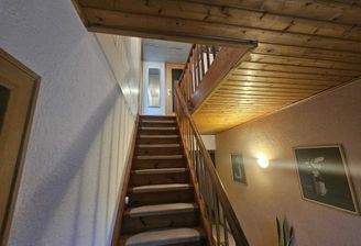 Flur + Treppe Stock 1