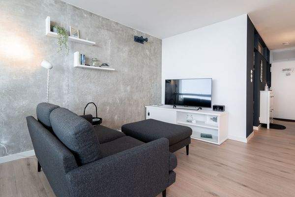 Wohnbereich mit TV.jpg