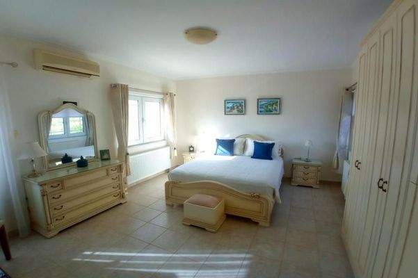 Kreta, Kavousi: Tolle Villa mit Pool, Meerblick und Olivenhain zu verkaufen