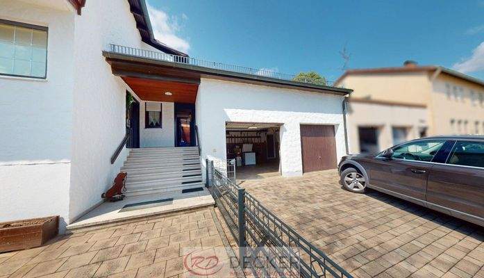 Garagen u. Außenstellpl.